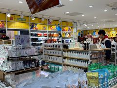 -名创优品(北京新中关购物中心地铁层店)