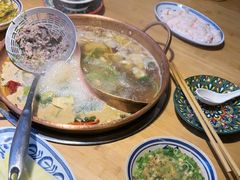 -洱火云南酸菜牛肉火锅(石景山当代商城店)