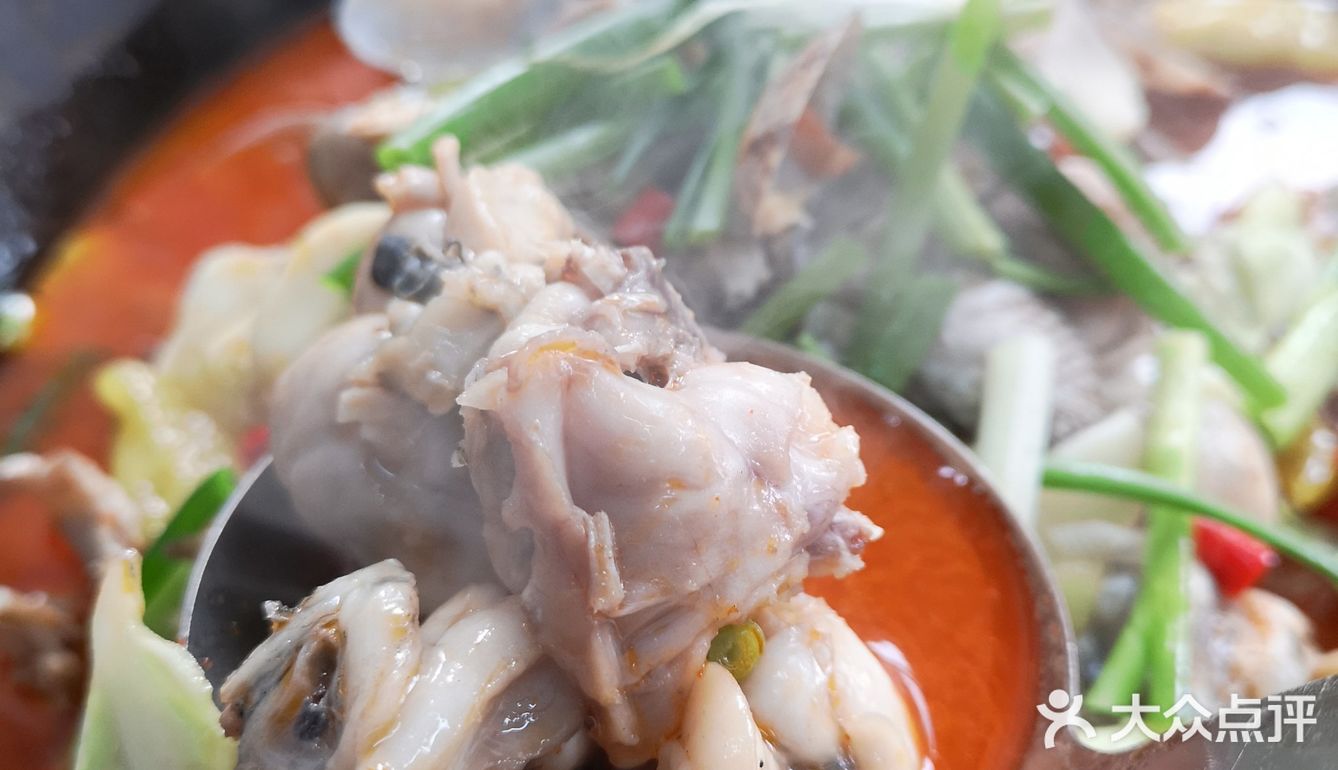 一个火炉两个板凳，这种吃法可稀罕了！