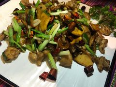 -香巴拉云南餐厅(华莱坞店)