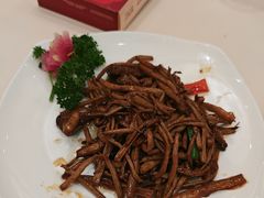 茶树菇炒牛柳-得月楼·省级非遗·传统苏帮菜(观前店)