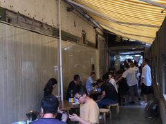 等位区-沪西老弄堂面馆(定西路店)