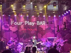 -FOUR PLAY BAR