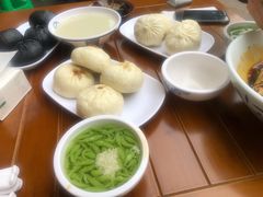 -李与白包子铺(桐梓林店)