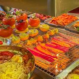 坐20站地铁来吃杭州这家东北烤肉！香晕了