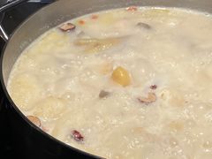 -尚尚仙·酸汤猪手·猪肚鸡火锅(华联万柳购物中心店)