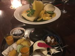 甜点拼盘-DiAtas by Art Cafe Bumbu Bali