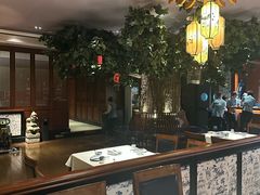 -八府香鸭·啫啫煲(华山路店)