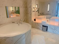 -上海滴水湖皇冠假日酒店