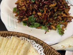 -郑小二山东特色炒鸡店(红小巷店)