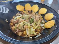 -粘豆包柴火铁锅炖