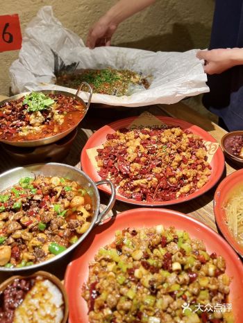 什么️吃个饭还送刮刮乐破店你还怪好的勒