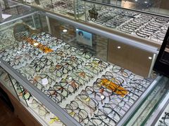-三叶眼镜城批发市场(上海火车站店)