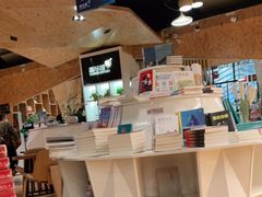 -新华里咖啡书吧(新华书店小寨店)