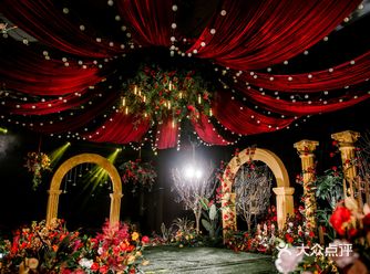 一弯月光，风飘云漫，多少个明月夜，寂寞走不出思念的射