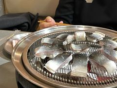 -围炉肉舍•炭烤活鳗•丹东海鲜烤肉(步行街店)