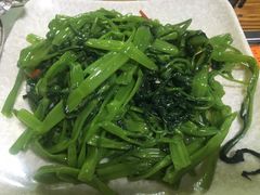 -大富蚝乌东哥饭店·石锅鱼杂·柠檬鸭(革新路店)