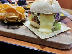 超厚芝士牛肉汉堡-魏斯理汉堡(西安沣东吾悦店)