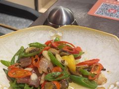 彩椒诺邓火腿炒见手青-滇野云南野生菌餐厅(陕西南路店)