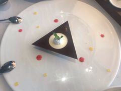 白朗姆芝士配开心果蛋糕-GreyWhale灰鲸餐厅(武汉国际广场店)