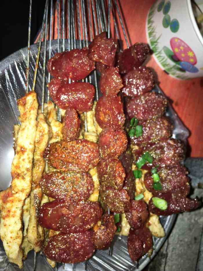 安陆烧烤(城站路店)-"我很喜欢吃这家的细豆丝煮腊肉.腊肉放的量.