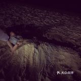 以前是下了飞机坐一个多小时的大巴 再换二十分钟的轮船