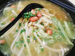 酸辣笋尖粉-龙记桂林米粉(财满街店)