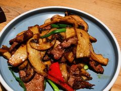 雪花牛肉爆炒菌类-薇酌饮·陕西菜(南门外店)