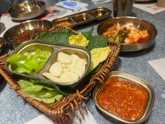 -草家酱蟹炭火烤肉店(珲春南路一店)