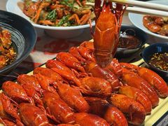 -肥肥虾庄·金牌油焖大虾(汉街SKP店)