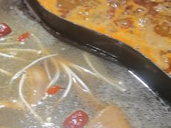 -鹿鸣山草本茶香火锅(园西路店)