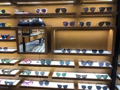 -罗伯特眼镜·蔡司官方授权(罗湖国贸店)