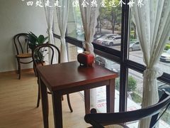 -小蜜蜂·Bakery&Coffee(翰子花园店)