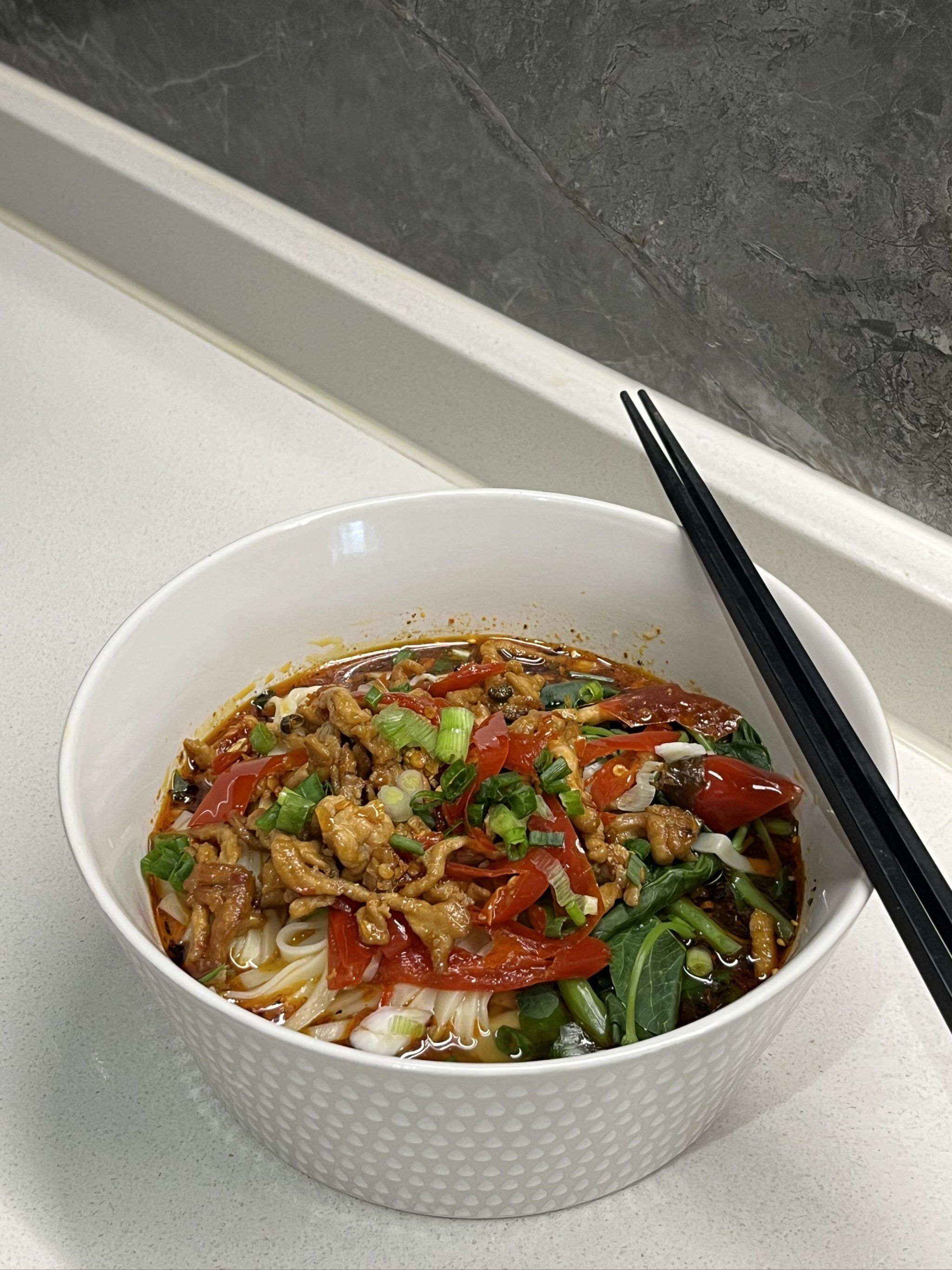 巨巨巨好吃的泡椒肉丝面🤤