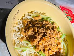 -鹤江桥·红油牛肉粉(SKP店)