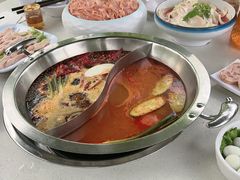 -茅草房·河畔园林火锅