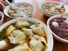 荠菜肉大馄饨红汤-吴家馄饨