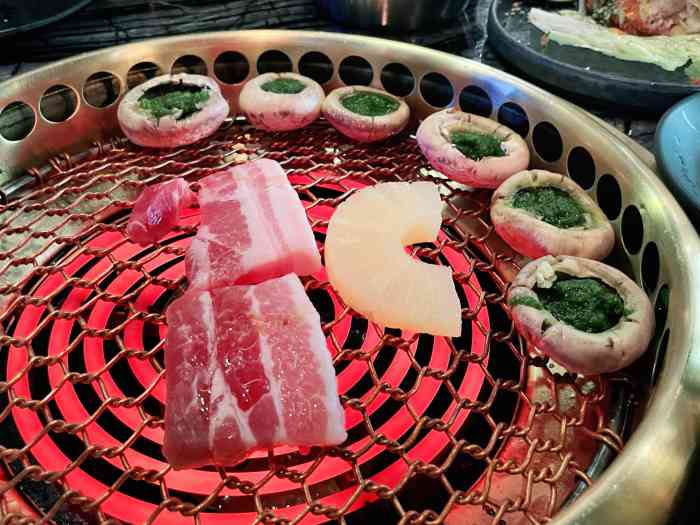 义气烤肉餐吧(大族广场店)-"跟男朋友在大众点评上无意间看到了这家