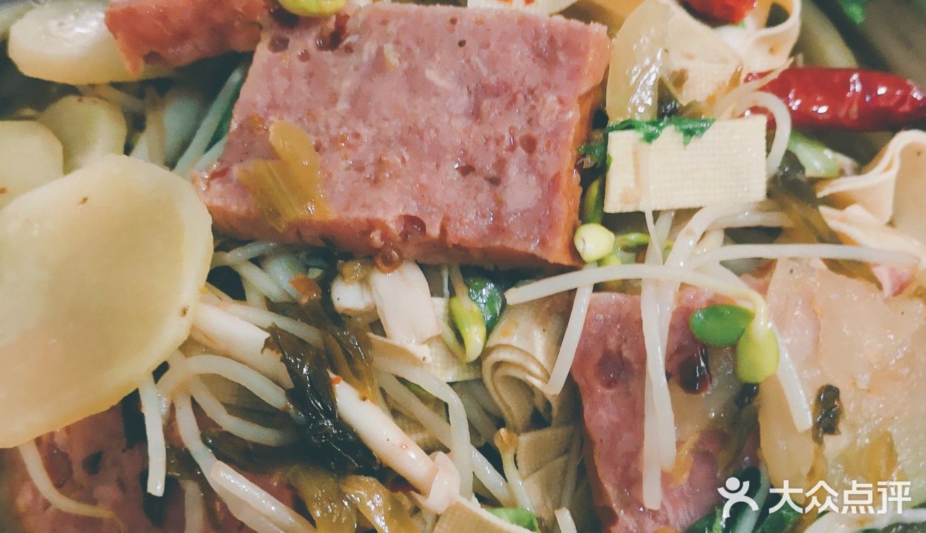 一人食没有鱼的各种杂蔬酸菜鱼