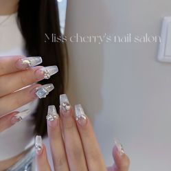 -花系美·美甲美睫精品店