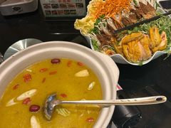 -帅巴人舅母子腊蹄民俗村