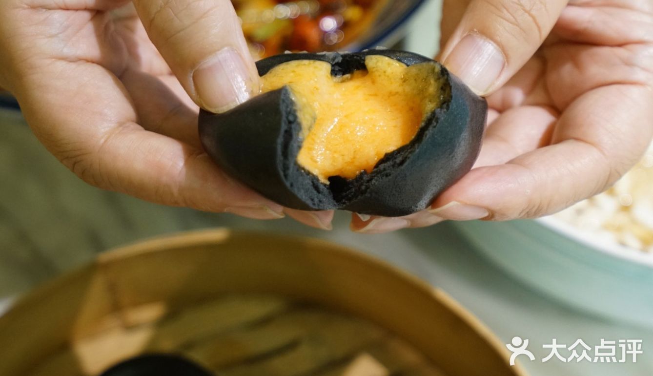 吃小笼包上瘾[调皮]八色八味小笼包绝绝子