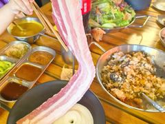 -叽叽扎扎烤肉场(生态城万达店)