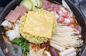 Cheesy Ramen Army Hot Pot