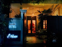 -Noir. Dining in the Dark