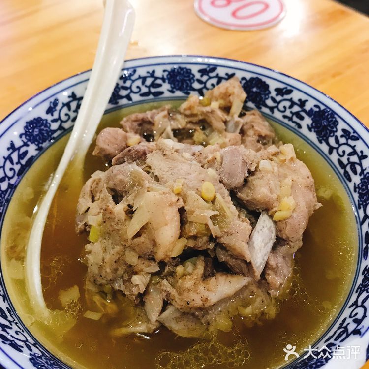 枸杞叶第一次吃，有股清香，棒棒的。这个店在当地很受欢迎