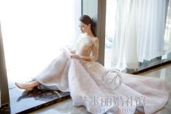 点击看大图 -艾米丽婚纱礼服