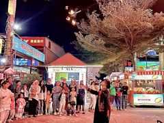 -三亚火车头万人海鲜广场