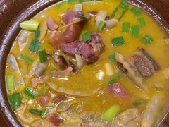 -帅巴人舅母子腊蹄民俗村