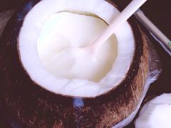-志龙皇冠吃货椰子铺